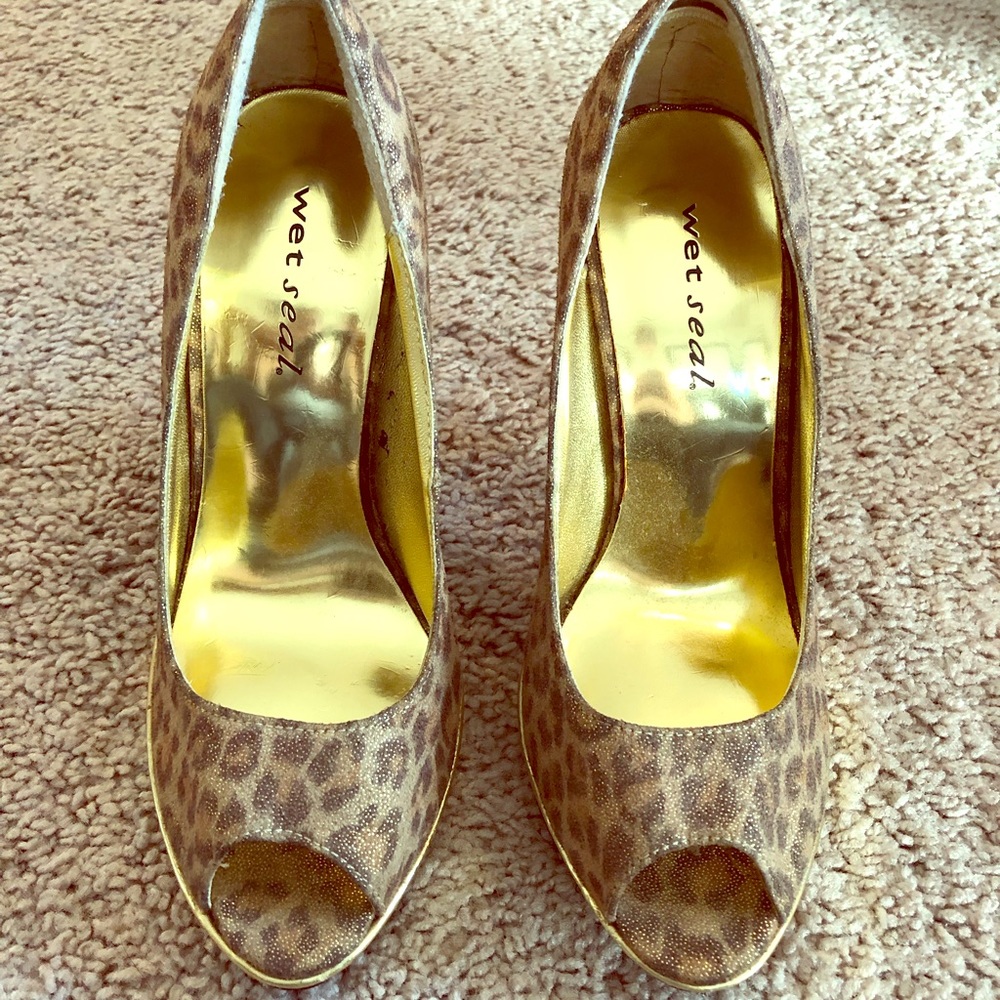 We seal heels